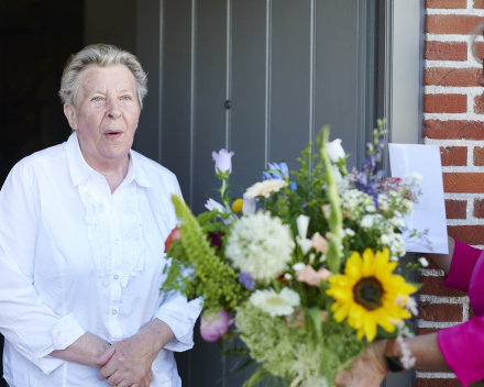 Zet je buur in de bloemetjes op Dag van de buren 