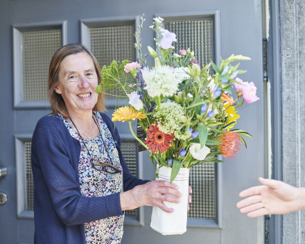 Zet je buur in de bloemetjes op Dag van de buren 