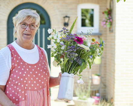 Zet je buur in de bloemetjes op Dag van de buren 